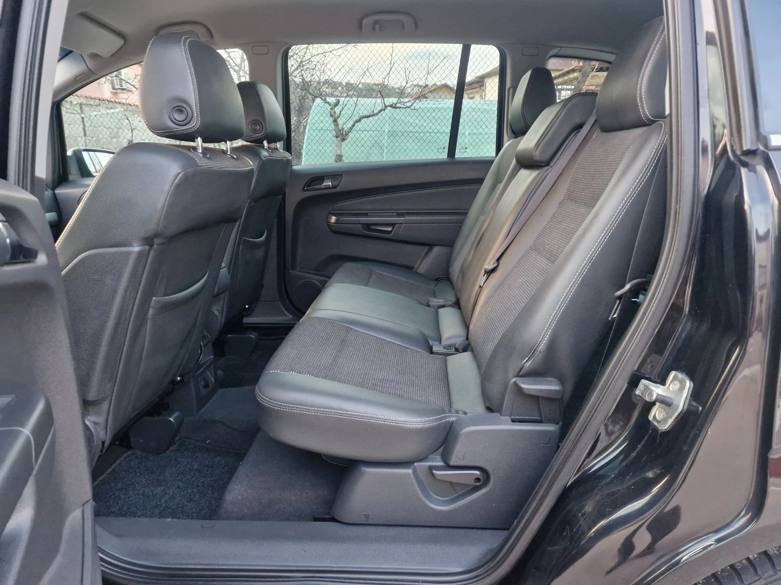 Opel Zafira 1.9CDTI, COSMO, снимка 11 - Автомобили и джипове - 53715341