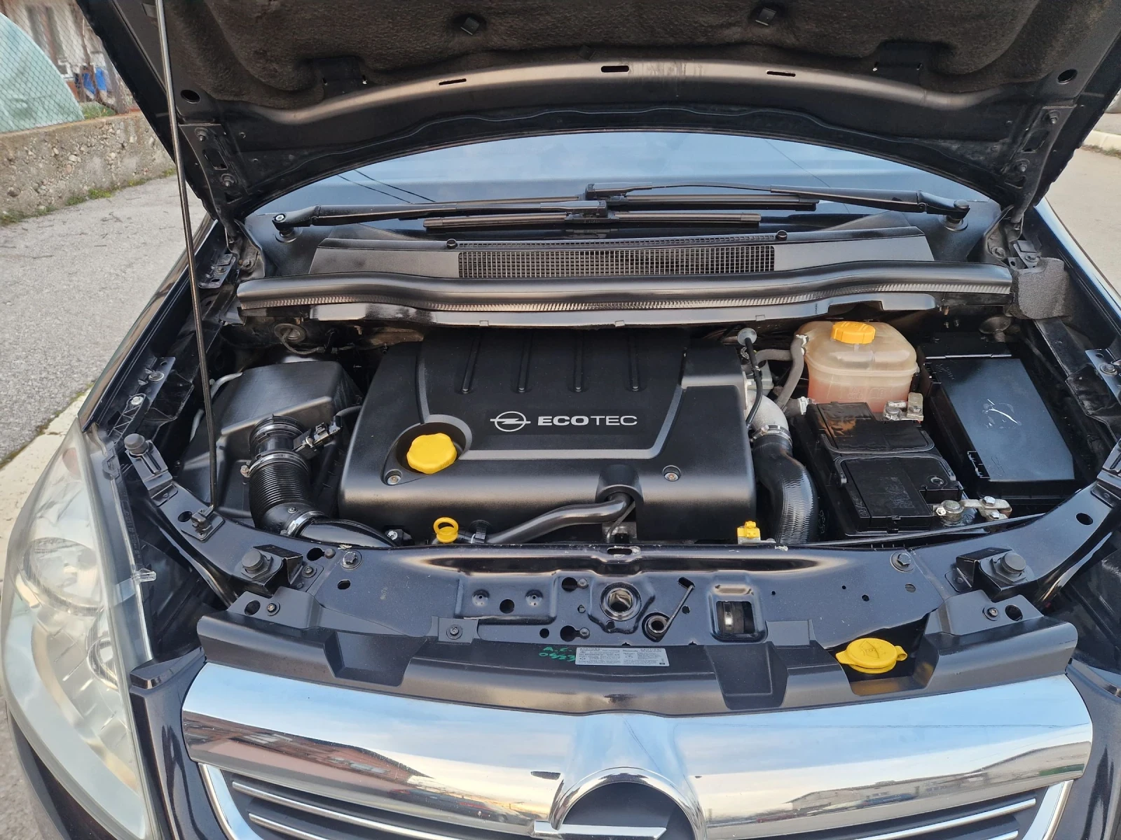 Opel Zafira 1.9CDTI, COSMO, снимка 15 - Автомобили и джипове - 53715341