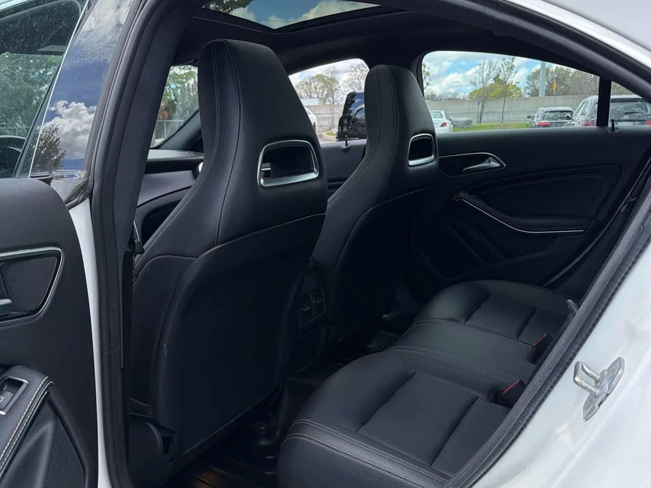 Mercedes-Benz CLA 250 4MATIC* DISTRONIC* PANORAMA* ПОДГРЕВ* , снимка 15 - Автомобили и джипове - 54512567