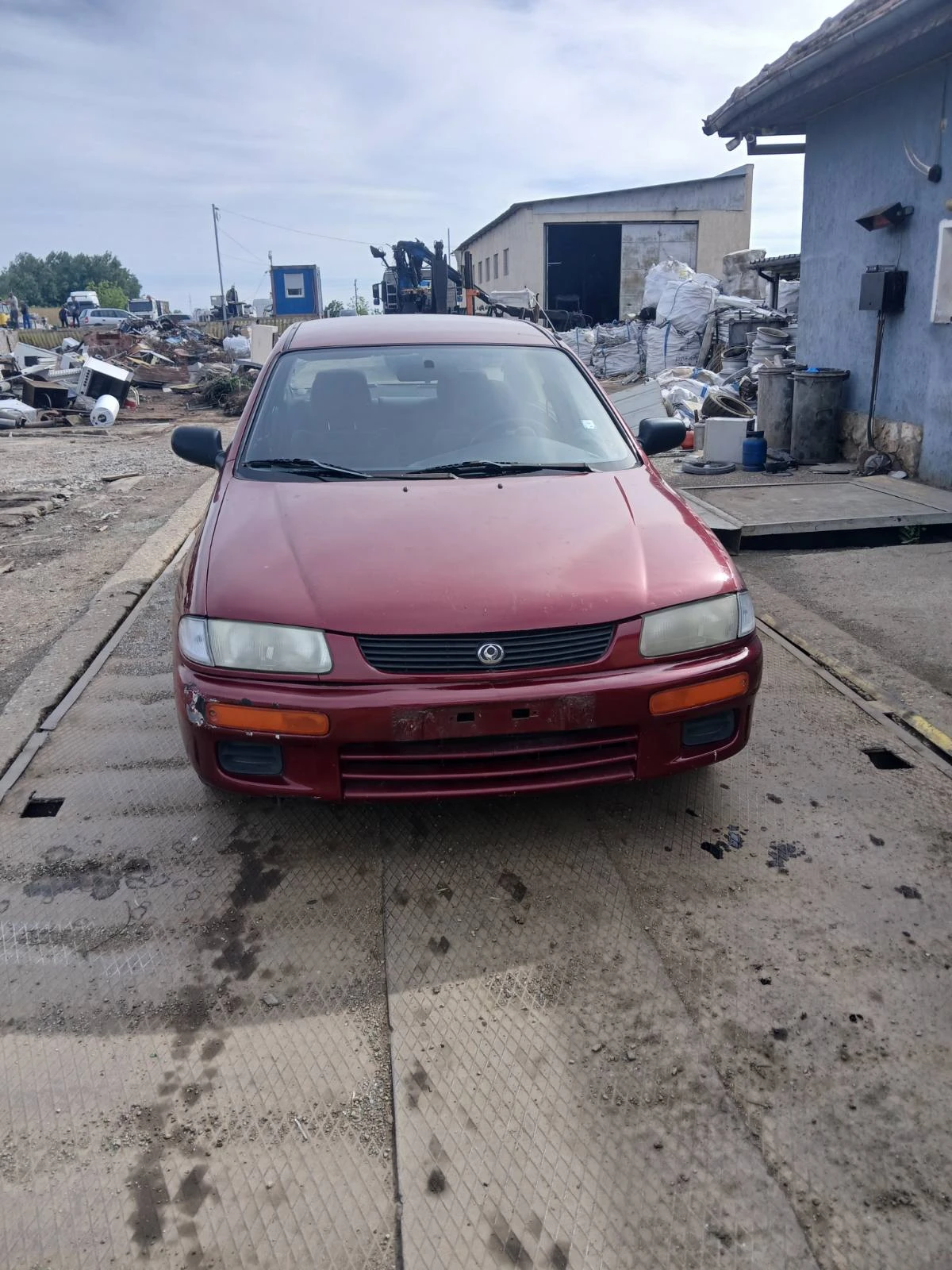 Mazda 323