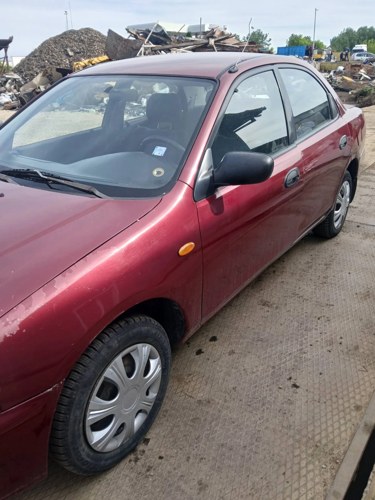Mazda 323, снимка 3 - Автомобили и джипове - 54626357