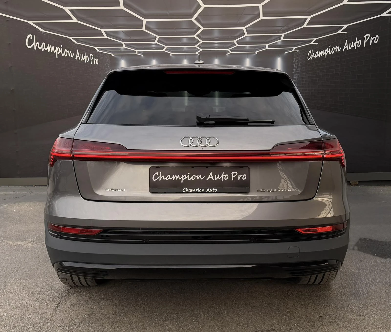 Audi E-Tron 50 Quattro , снимка 5 - Автомобили и джипове - 55304717