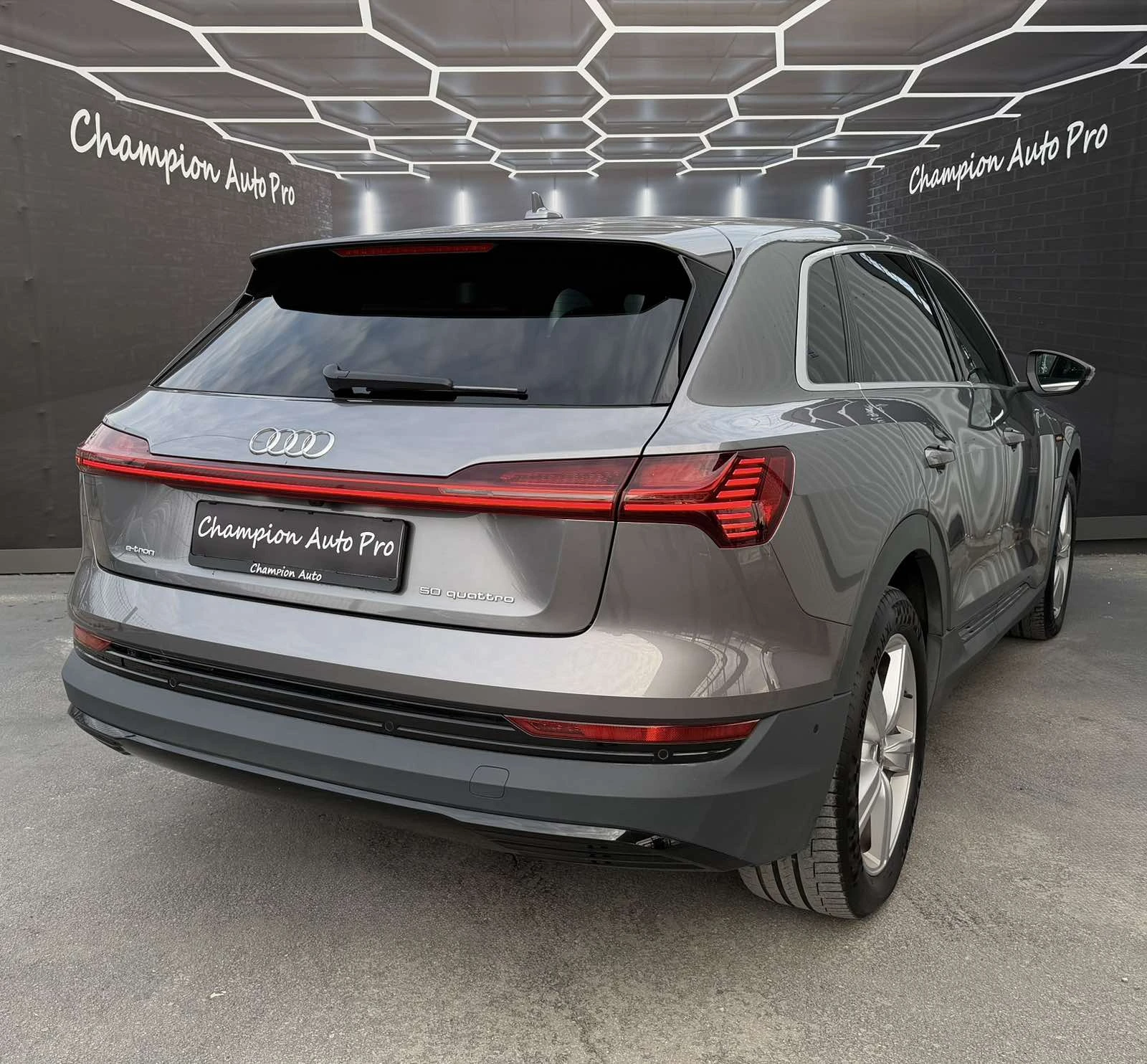 Audi E-Tron 50 Quattro , снимка 6 - Автомобили и джипове - 55304717