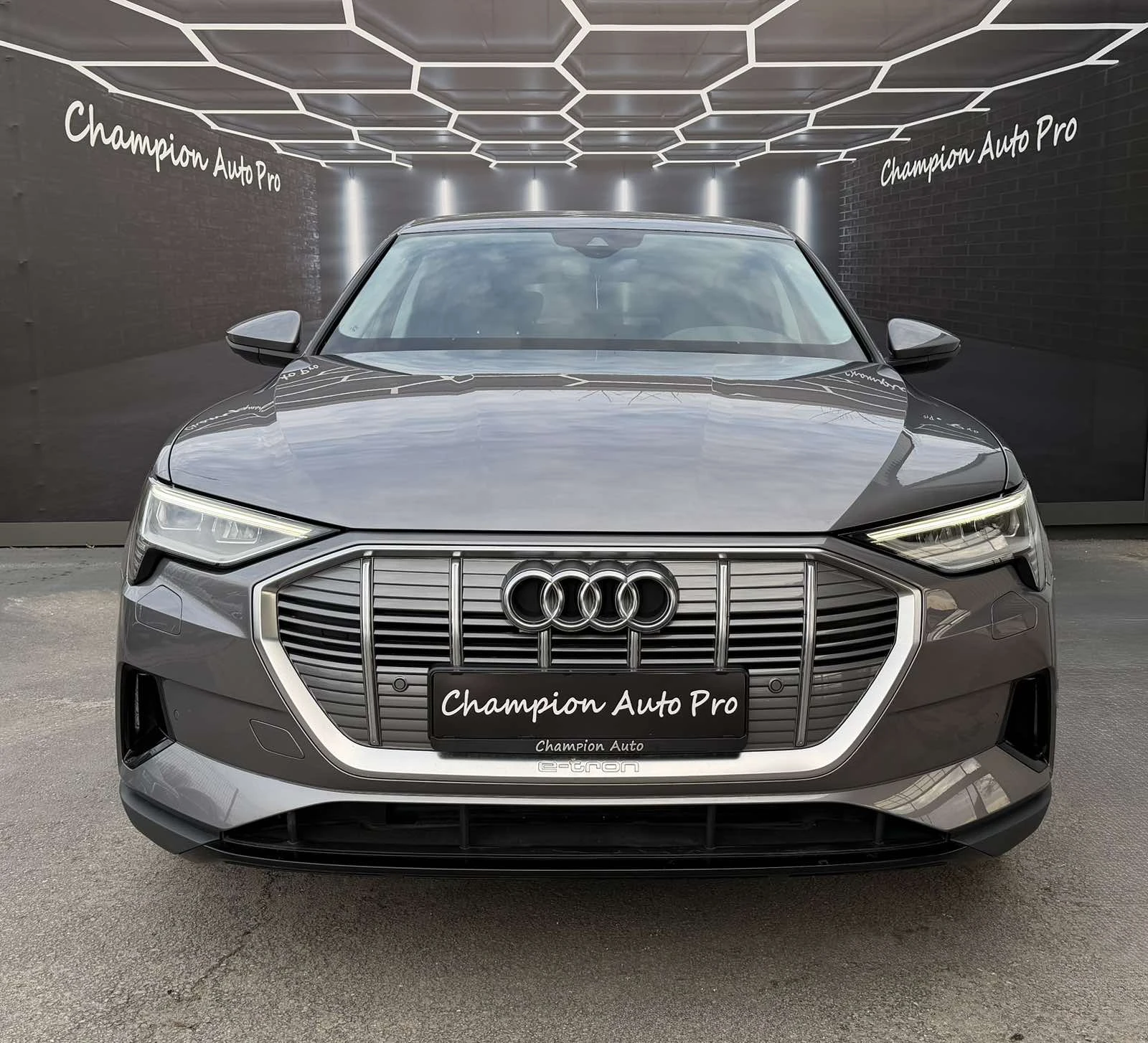 Audi E-Tron 50 Quattro , снимка 2 - Автомобили и джипове - 55304717