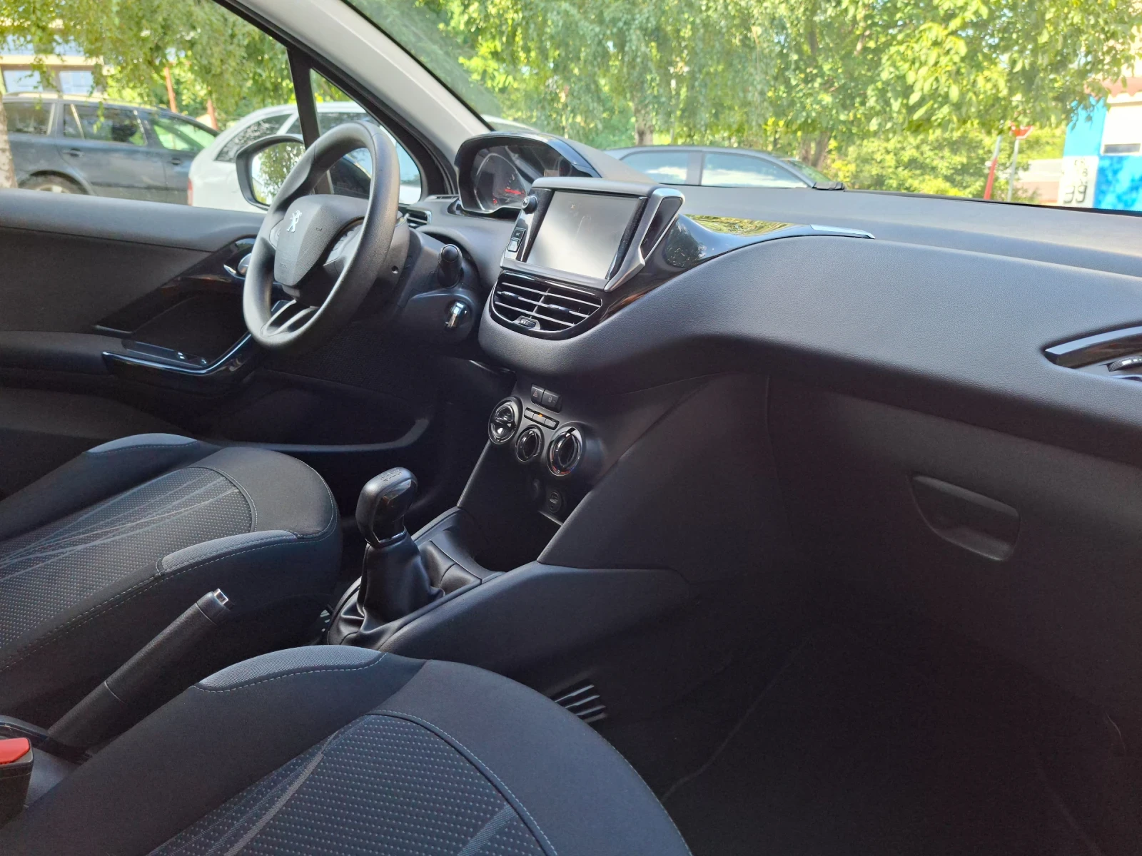 Peugeot 208, снимка 14 - Автомобили и джипове - 55427423