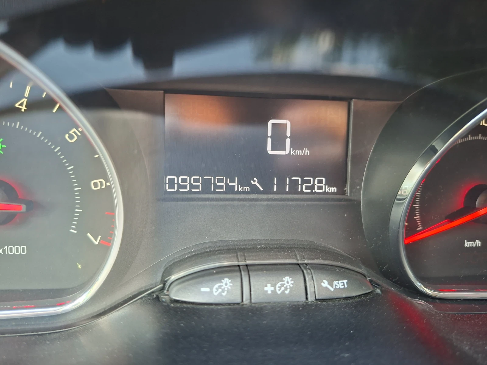 Peugeot 208, снимка 12 - Автомобили и джипове - 55427423