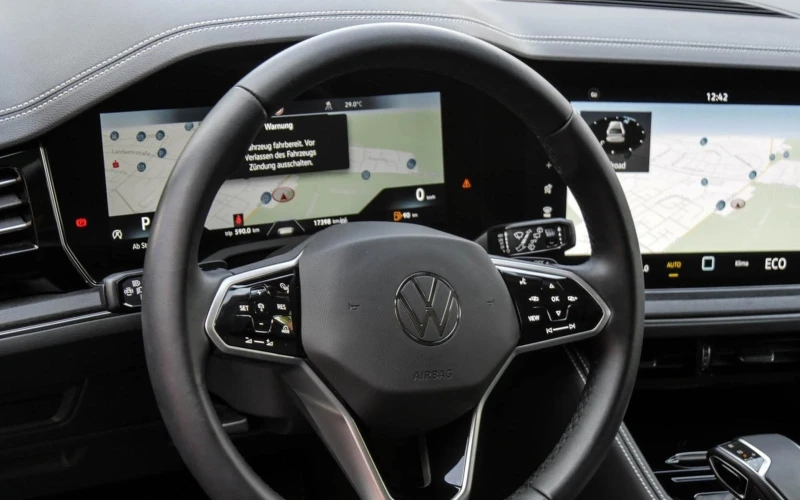 VW Touareg 3.0TDI* LEDER* DISTR* MEMORY* , снимка 4 - Автомобили и джипове - 52087020