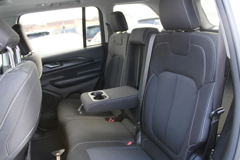 Jeep Grand cherokee Laredo * CARFAX* * АвтоКредит* (ЦЕНА ДО БГ), снимка 11 - Автомобили и джипове - 52570272