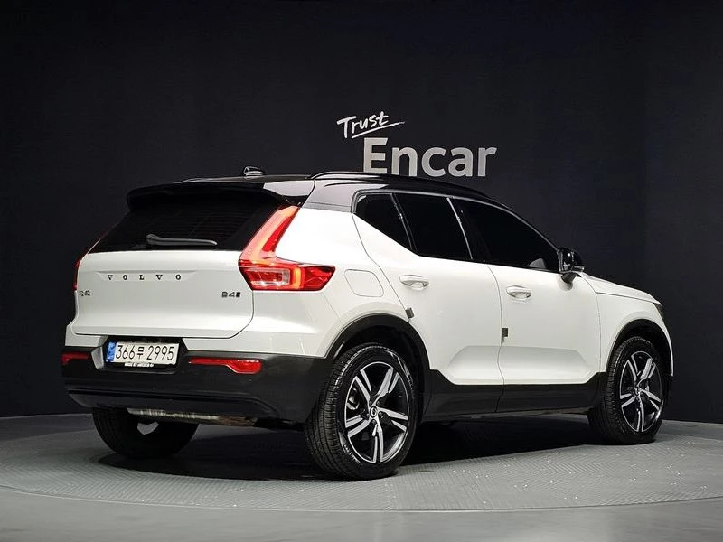 Volvo XC40 B4 R-Design| 235к.с.| ВКЛ.ТЕХНОТЕСТ, снимка 2 - Автомобили и джипове - 55222882