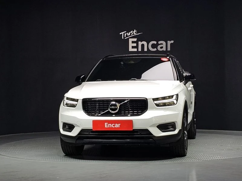 Volvo XC40 B4 R-Design| 235к.с.| ВКЛ.ТЕХНОТЕСТ, снимка 3 - Автомобили и джипове - 55222882