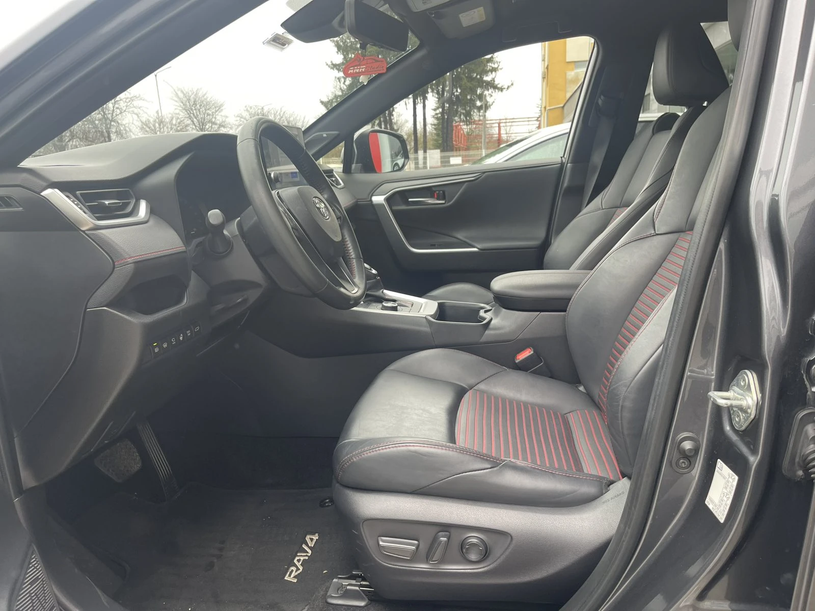 Toyota Rav4 2.5 Plug-in Hybrid, снимка 12 - Автомобили и джипове - 54080544