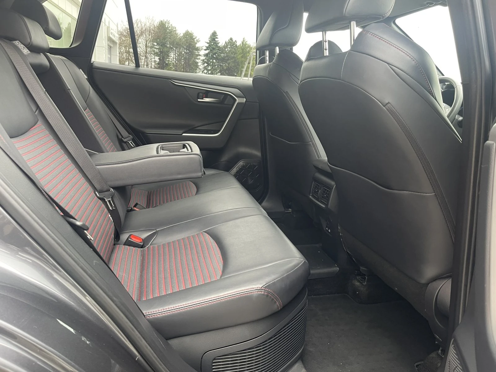 Toyota Rav4 2.5 Plug-in Hybrid, снимка 8 - Автомобили и джипове - 54080544