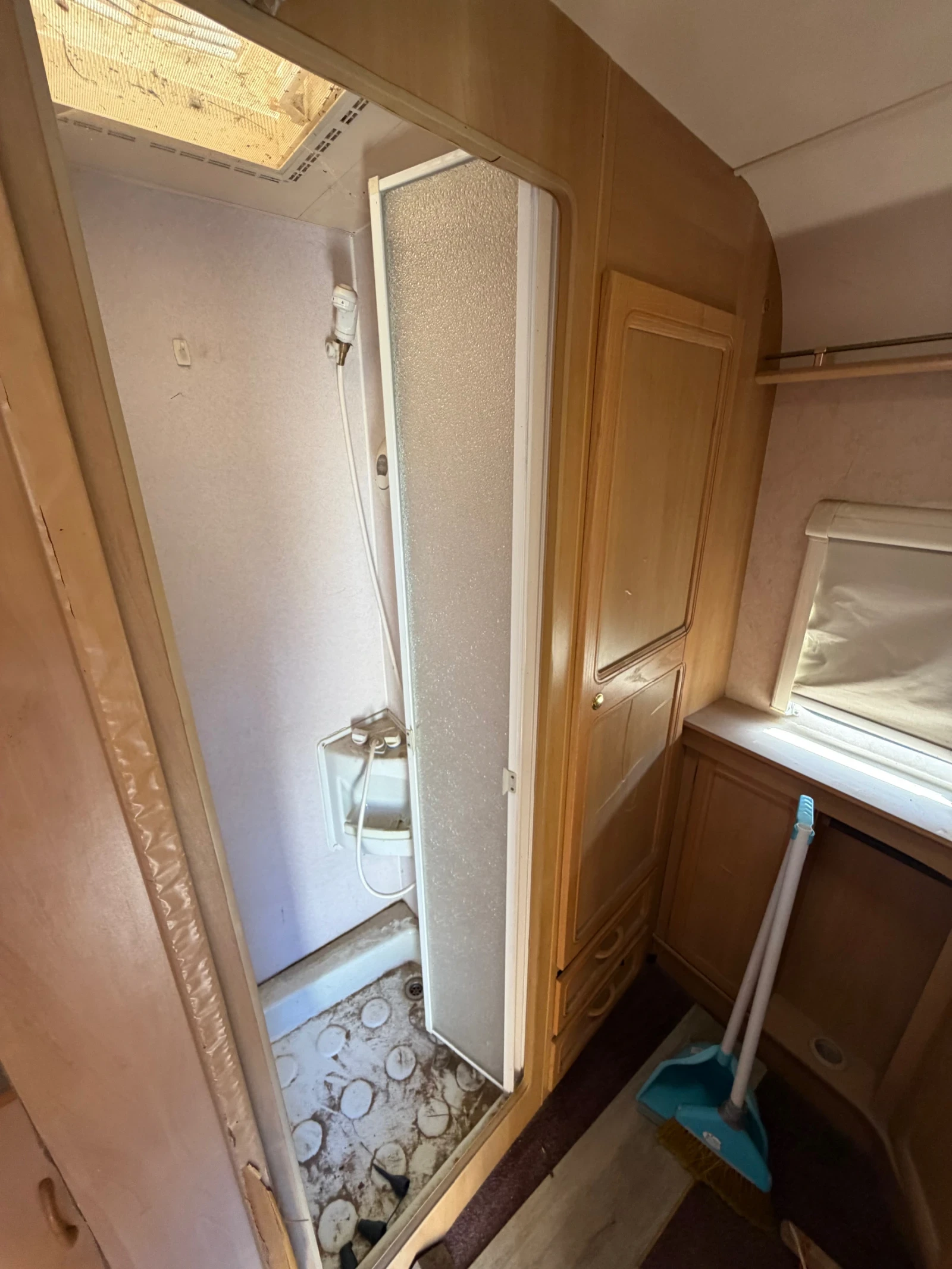 Каравана Swift Fairway 460, снимка 9 - Каравани и кемпери - 55784145