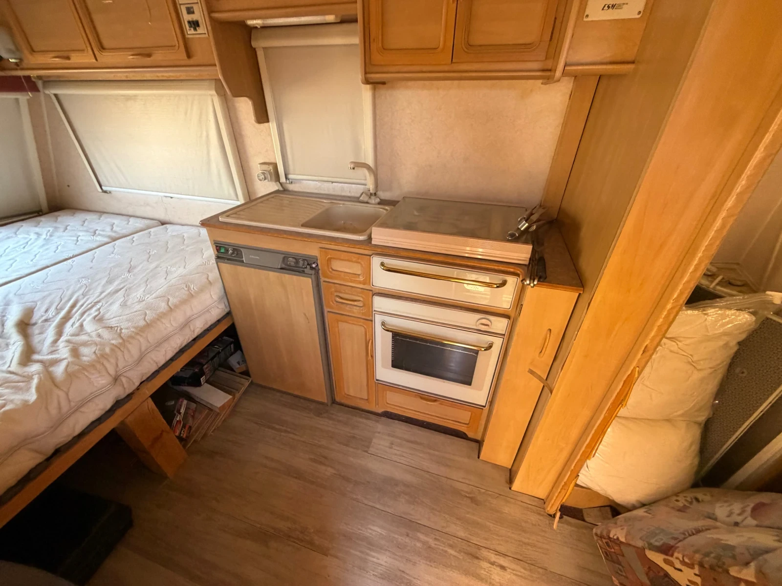 Каравана Swift Fairway 460, снимка 5 - Каравани и кемпери - 55784145