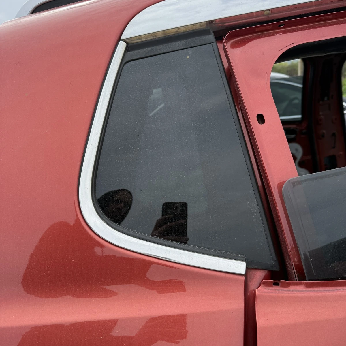 Заден ляв прозорец на калник за Peugeot 2008