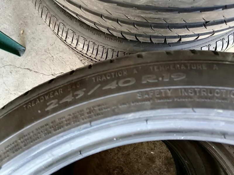 Гуми Летни 245/40R19, снимка 5 - Гуми и джанти - 29600444