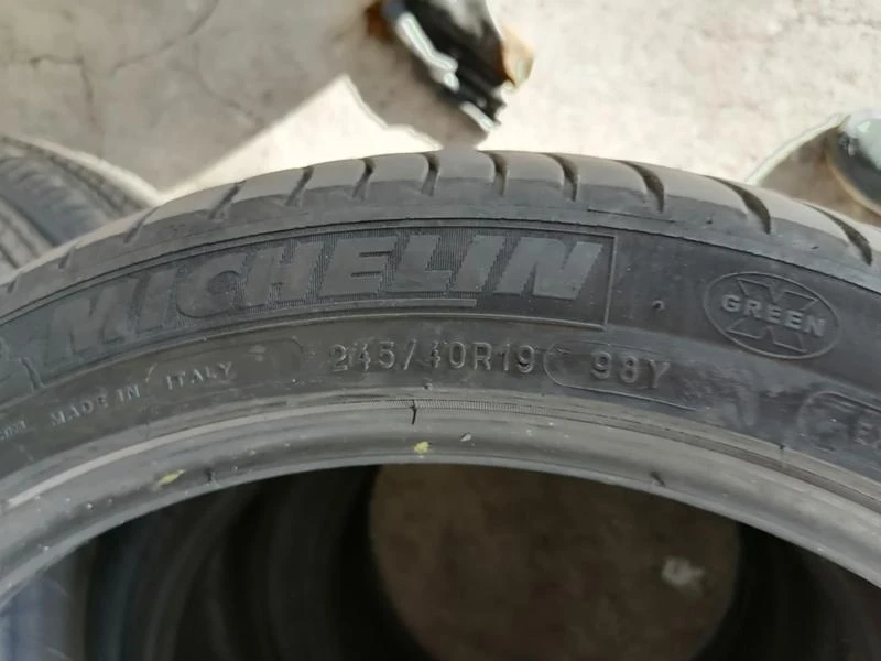 Гуми Летни 245/40R19, снимка 7 - Гуми и джанти - 29600444