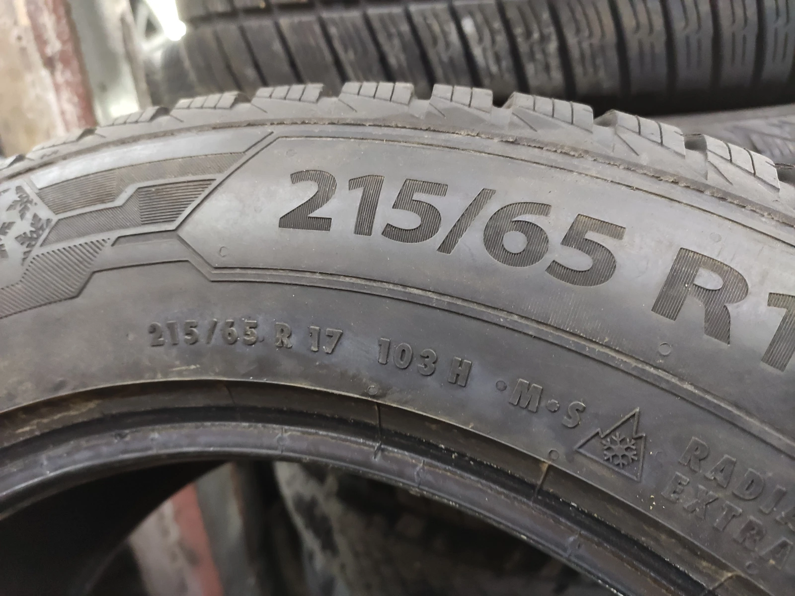 Гуми Зимни 215/65R17, снимка 10 - Гуми и джанти - 54735138