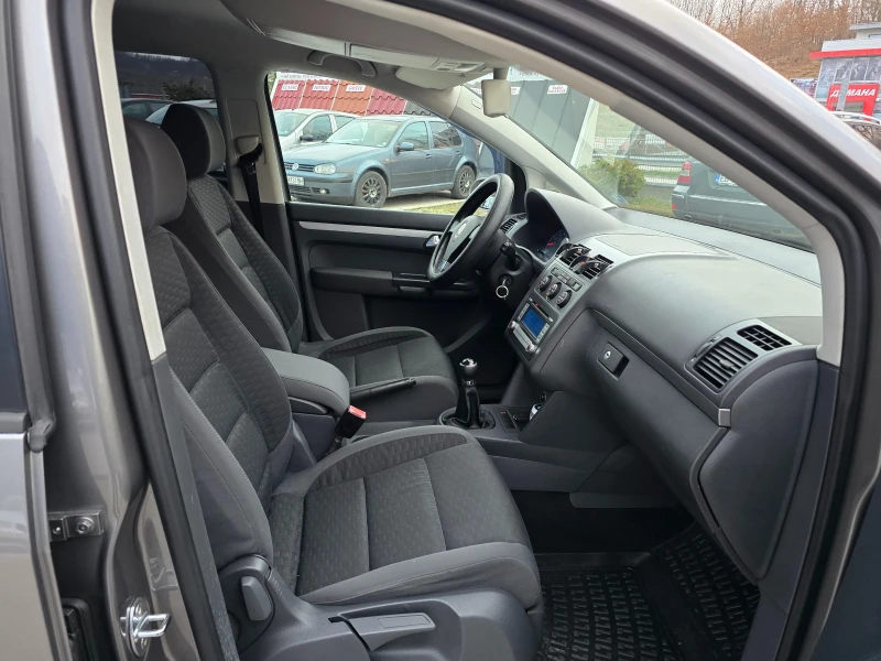 VW Touran 1.6i-ГАЗОВА УРЕДБА, снимка 8 - Автомобили и джипове - 49483830