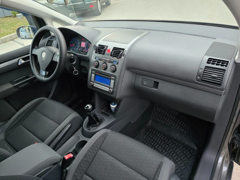 VW Touran 1.6i-ГАЗОВА УРЕДБА, снимка 9 - Автомобили и джипове - 49483830