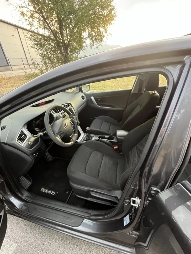Kia Ceed 1.6 , снимка 8 - Автомобили и джипове - 52551188