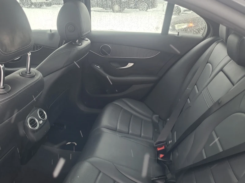 Mercedes-Benz C 300 CARFAX* АВТОФИНАНСИРАНЕ* БЕЗ ПЪРВОНАЧАЛНА ВНОСКА* , снимка 5 - Автомобили и джипове - 52772168