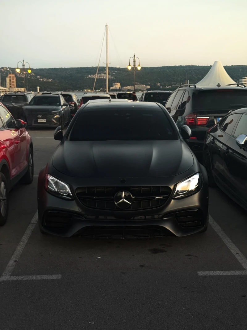 Mercedes-Benz E 63 AMG FULL, вакум, масажи, панорами, фул карбон и алкант