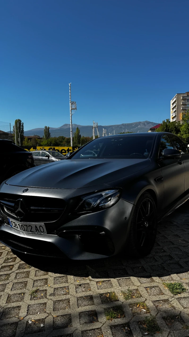 Mercedes-Benz E 63 AMG FULL, вакум, масажи, панорами, фул карбон и алкант, снимка 3 - Автомобили и джипове - 52914412
