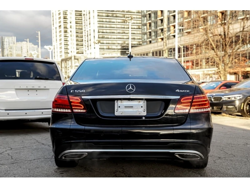 Mercedes-Benz E 500 * 4dr Sdn 550 4MATIC * CARFAX * ЦЕНА ДО БГ, снимка 6 - Автомобили и джипове - 52996765