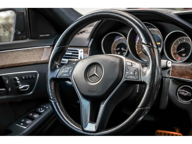 Mercedes-Benz E 500 * 4dr Sdn 550 4MATIC * CARFAX * ЦЕНА ДО БГ, снимка 12 - Автомобили и джипове - 52996765