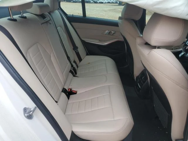 BMW 330 i 2.0 Turbo / RWD / Автоматик / M пакет / Нави. / - изображение 10