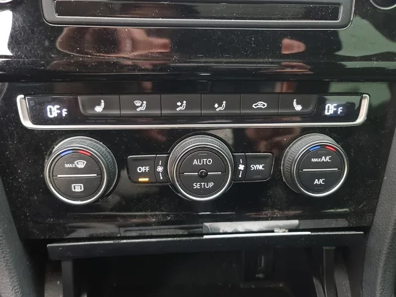 VW Golf, снимка 17 - Автомобили и джипове - 53470200