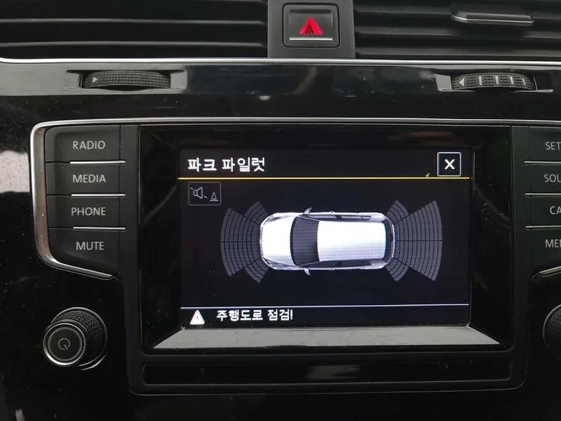 VW Golf, снимка 16 - Автомобили и джипове - 53470200