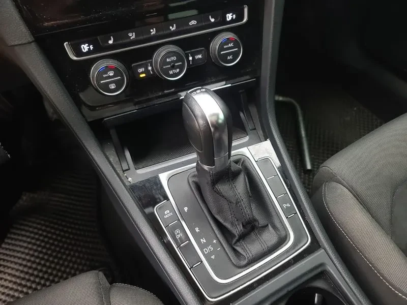 VW Golf, снимка 9 - Автомобили и джипове - 53470200