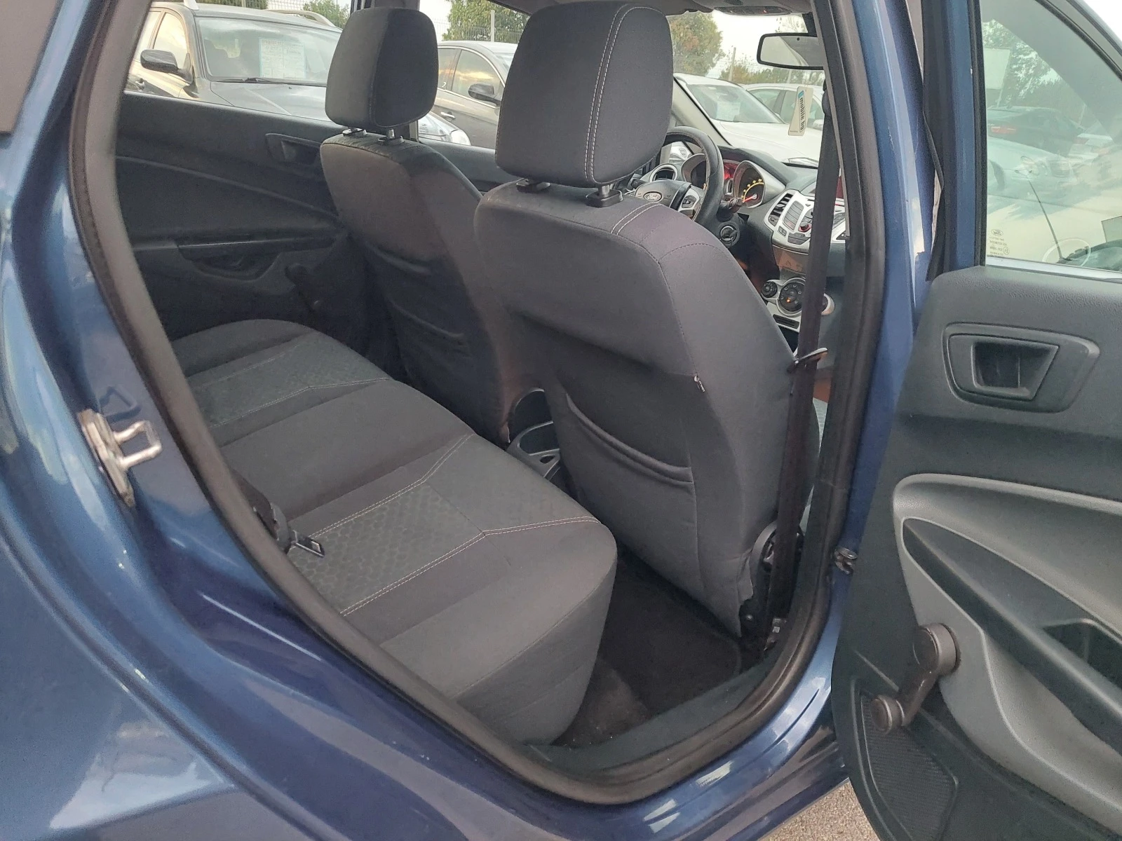 Ford Fiesta 1.4TDI КЛИМА - изображение 10