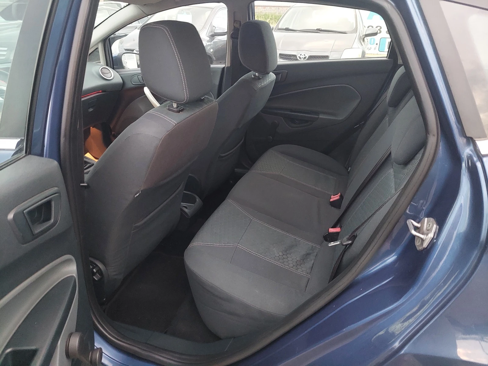 Ford Fiesta 1.4TDI КЛИМА - изображение 9