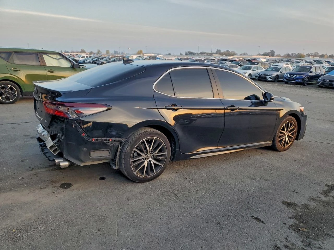 Toyota Camry SE NIGHT SHADE - изображение 6