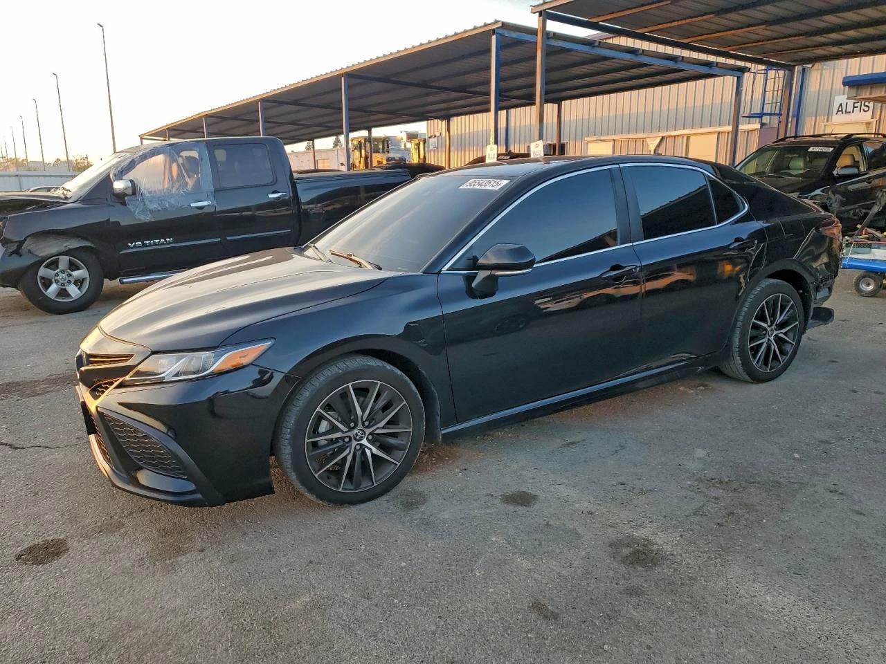 Toyota Camry SE NIGHT SHADE - изображение 3