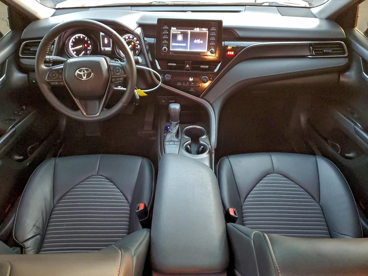 Toyota Camry SE NIGHT SHADE - изображение 8