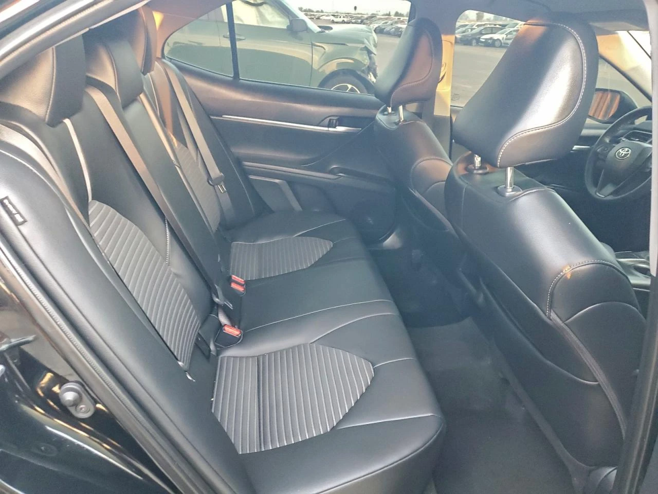 Toyota Camry SE NIGHT SHADE - изображение 10