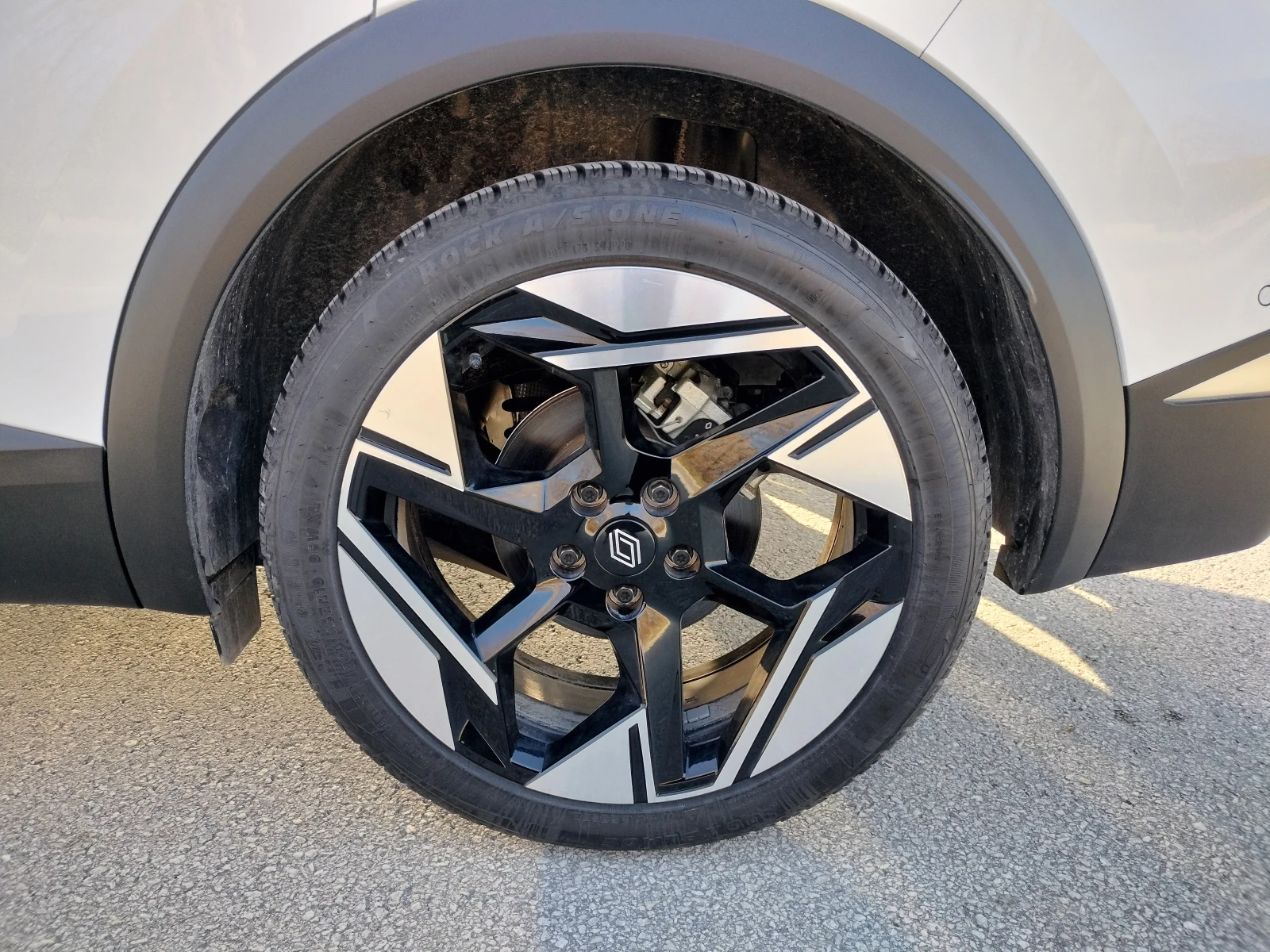 Renault Symbioz 1.6 Хибрид, снимка 11 - Автомобили и джипове - 53728793