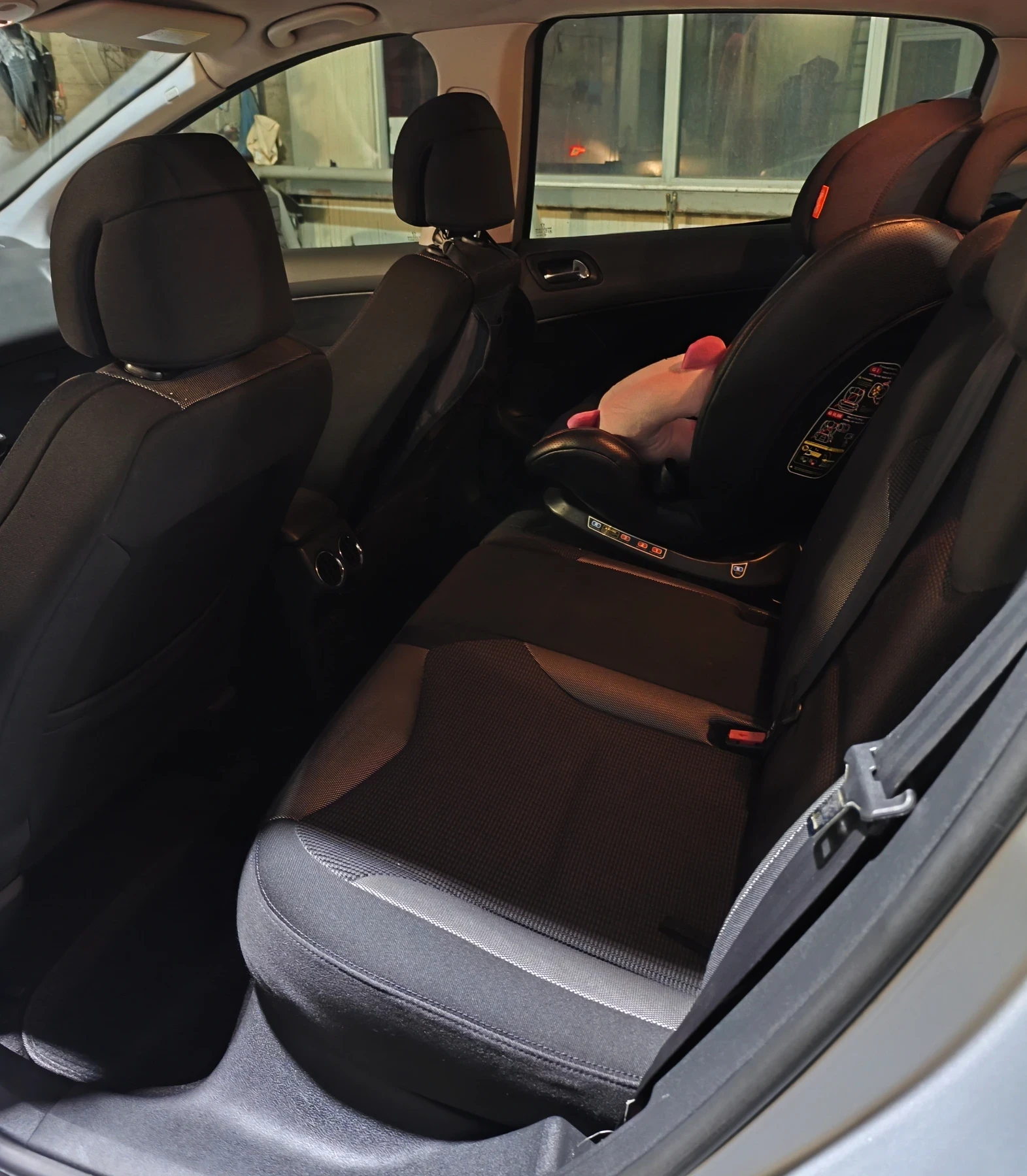 Peugeot 308 1.6 HDI, снимка 10 - Автомобили и джипове - 53818405