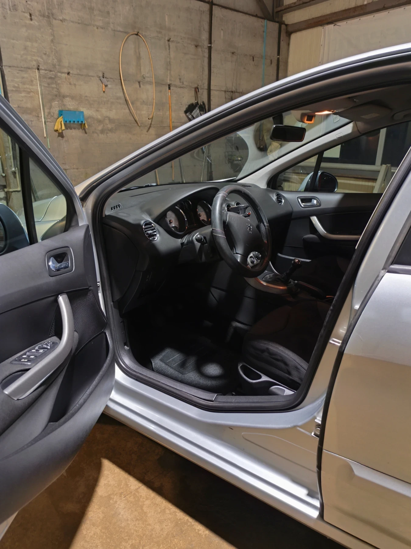 Peugeot 308 1.6 HDI, снимка 8 - Автомобили и джипове - 53818405