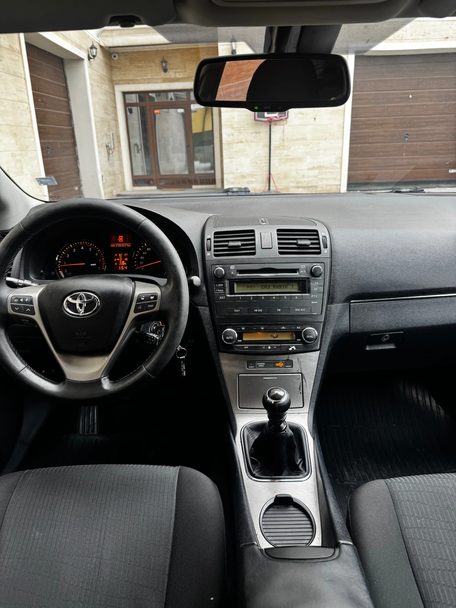Toyota Avensis, снимка 12 - Автомобили и джипове - 53955347
