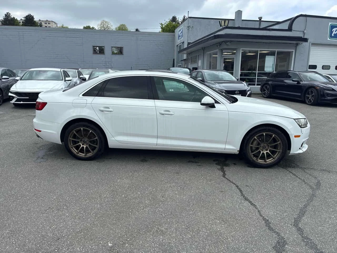 Audi A4 Progressiv/ПОДГРЕВИ/ШИБИДАХ/KEYLESS, снимка 4 - Автомобили и джипове - 54387579