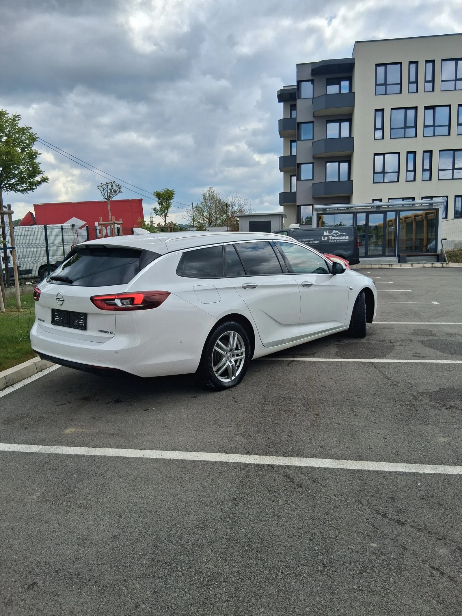 Opel Insignia Sports Tourer 2.0 170кс, снимка 3 - Автомобили и джипове - 54400800