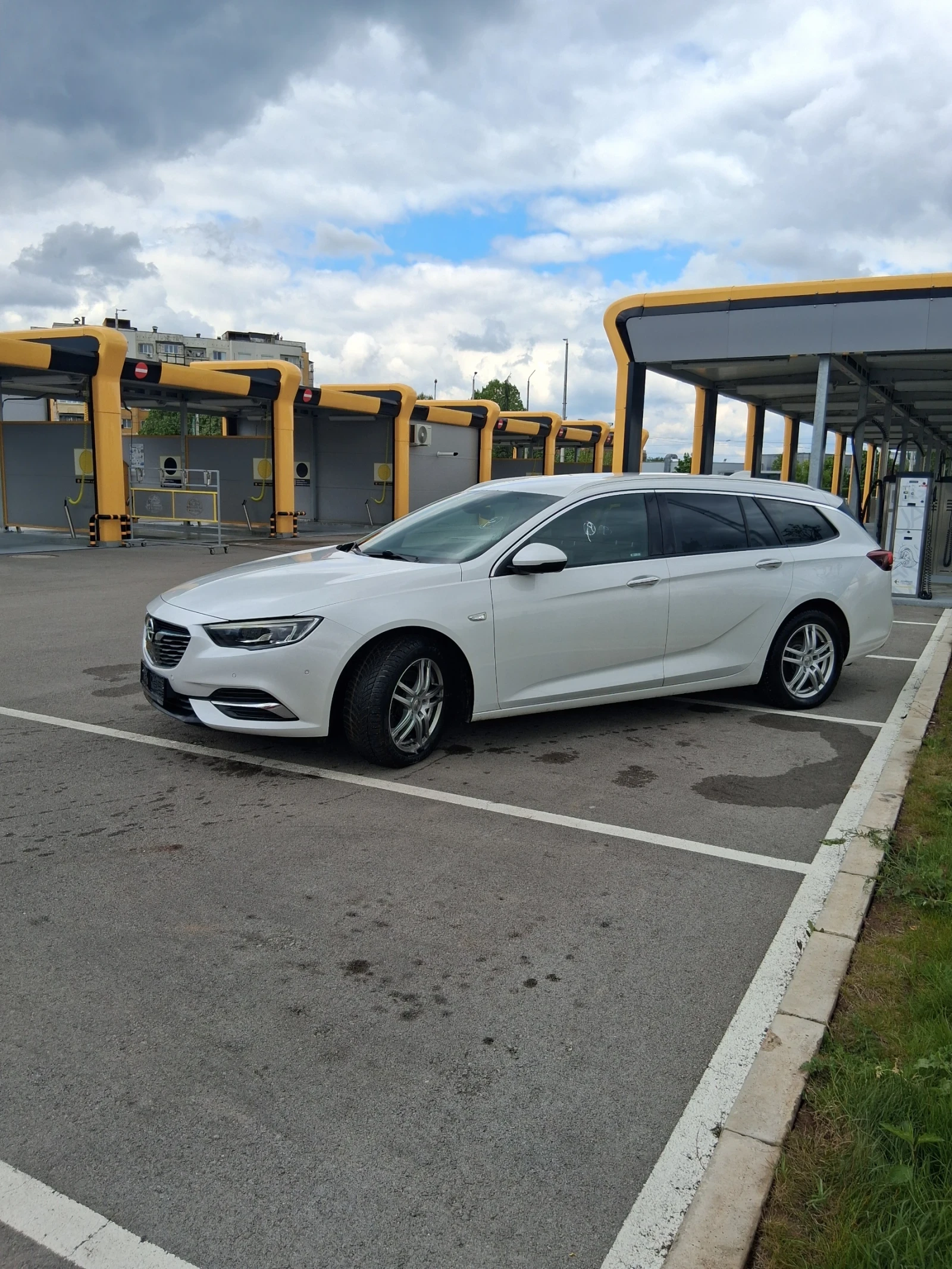 Opel Insignia Sports Tourer 2.0 170кс, снимка 5 - Автомобили и джипове - 54400800