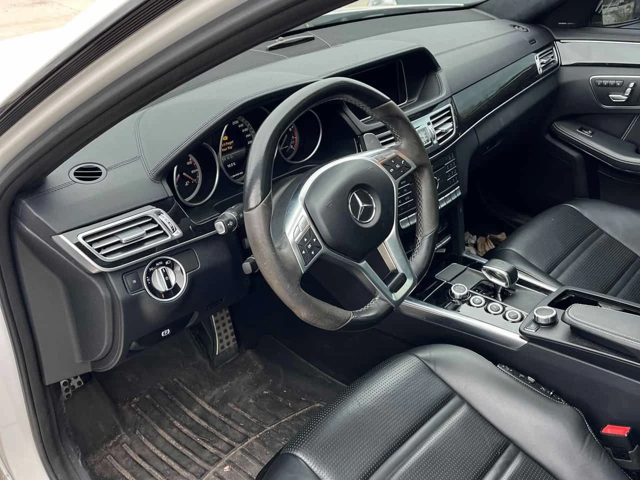 Mercedes-Benz E 63 AMG S Model/КЛИП/ПАНО/ПОДГРЕВ/CARFAX/ФИНАНСИРАНЕ, снимка 6 - Автомобили и джипове - 54577717