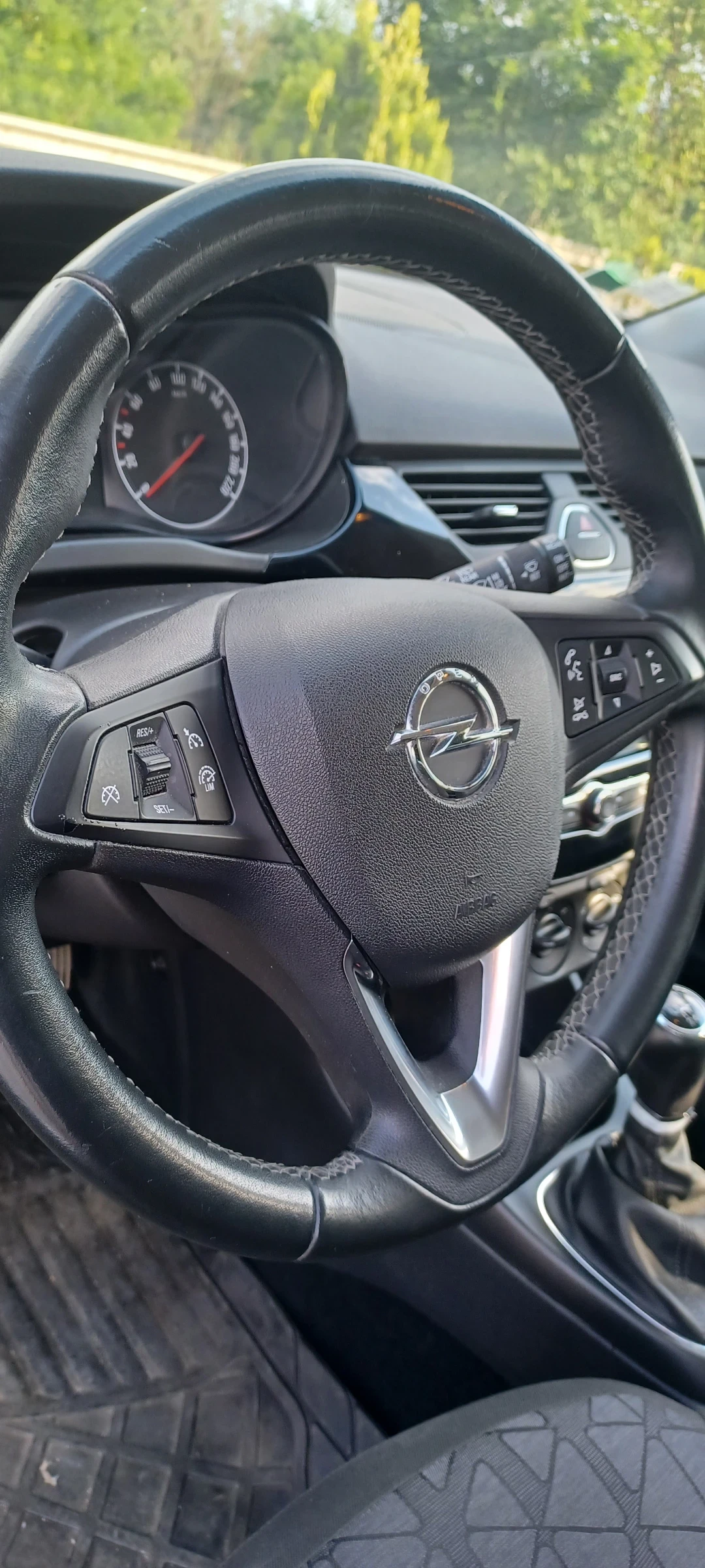 Opel Corsa 1.4 Бензин , снимка 9 - Автомобили и джипове - 55003360