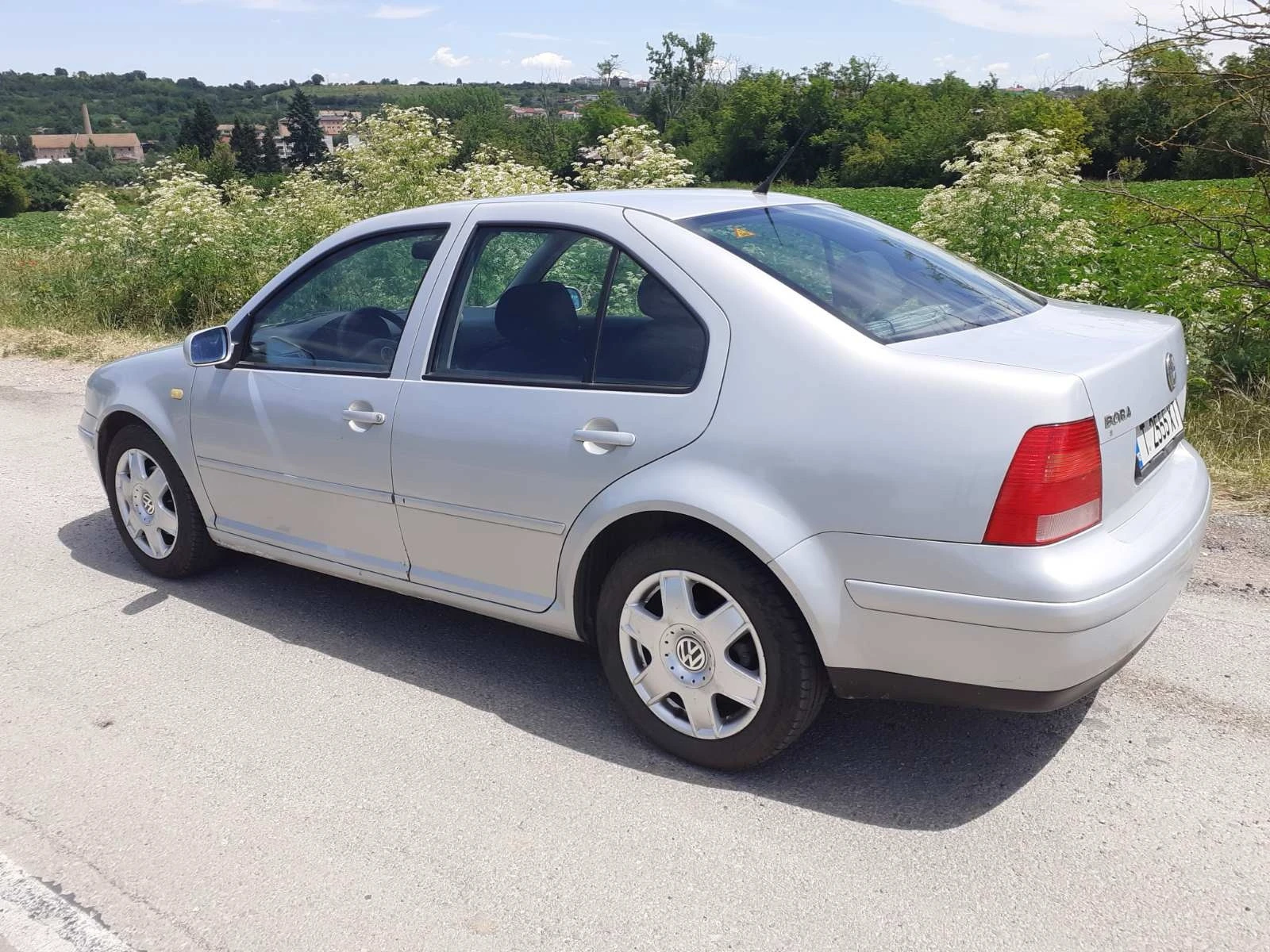 VW Bora, снимка 2 - Автомобили и джипове - 55092144